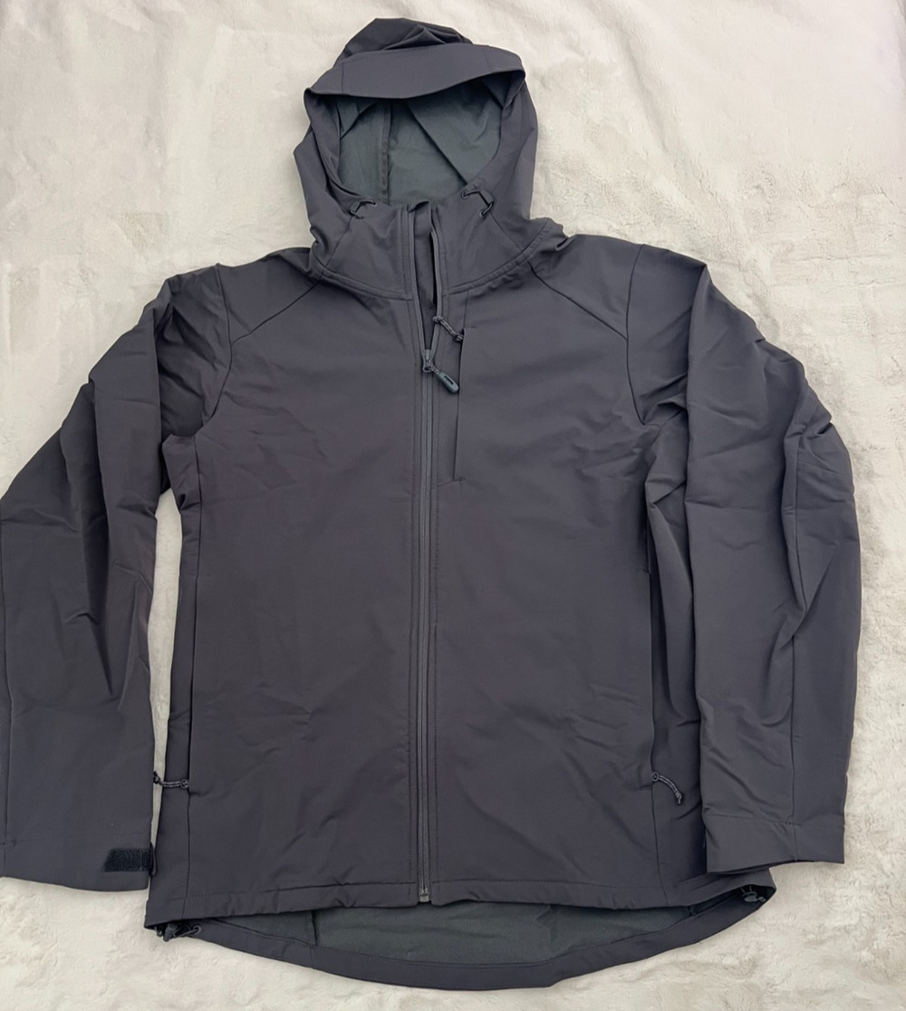 Kirkland Signature Men's Softshell Jacket Size M Gray Full Zip Hooded